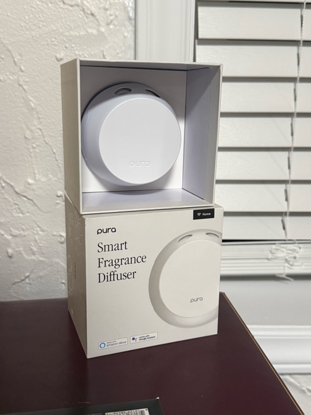 Pura 4 Smart Fragrance Diffuser - Picture 2 of 3